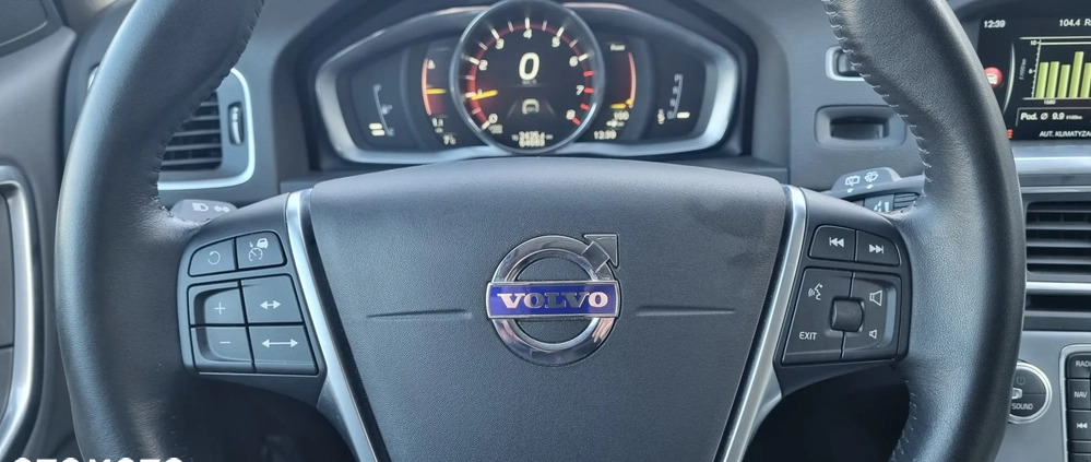 Volvo V60 cena 74900 przebieg: 65000, rok produkcji 2017 z Sieradz małe 631